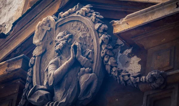 Palermo İtalya 'daki bir katedralde dini yardım 