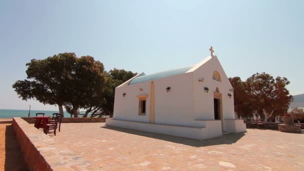 Église chrétienne près de la mer — Video