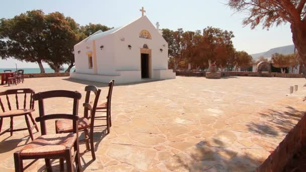Deniz kenarında Hıristiyan Kilisesi — Stok video