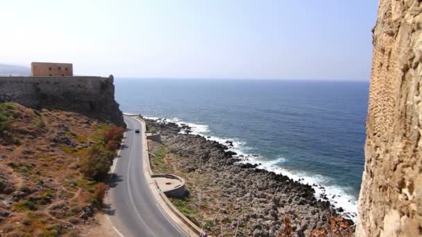 Casco antiguo y Castillo junto al mar — Vídeo de stock