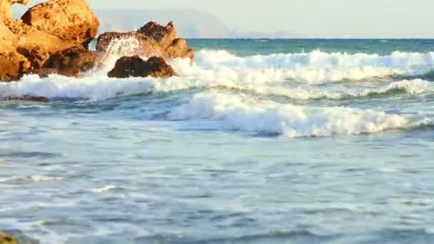 Piedras en la playa — Vídeos de Stock