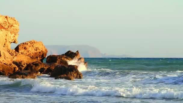 Pedras na praia — Vídeo de Stock