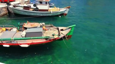 Tekneler ve yatlar liman