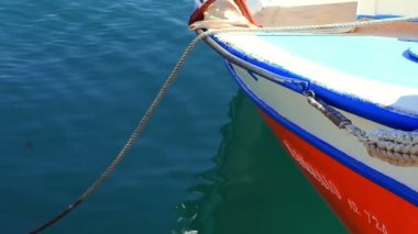 balıkçı tekneleri limanda