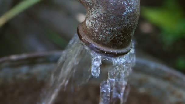 Water pipe — Stock Video