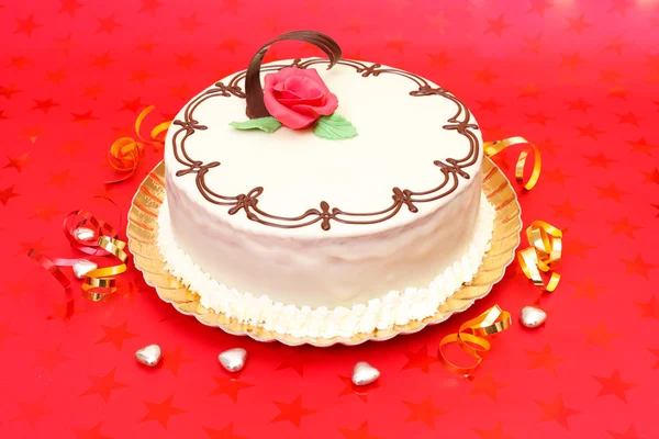 White cake on red background — Stock Photo, Image