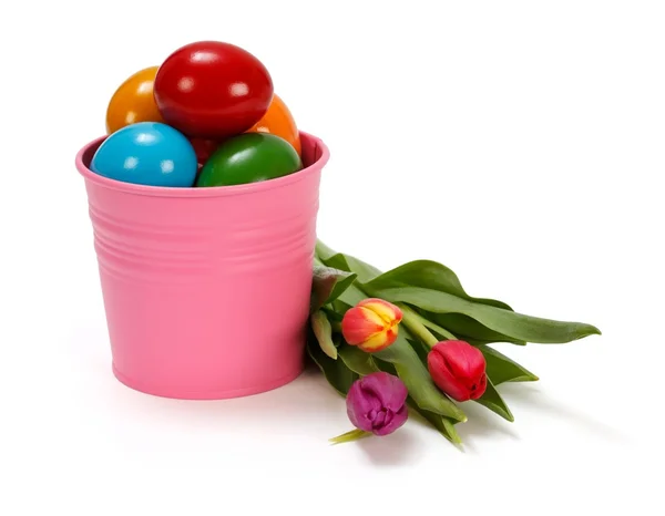 Ostereier und Tulpen — Stockfoto