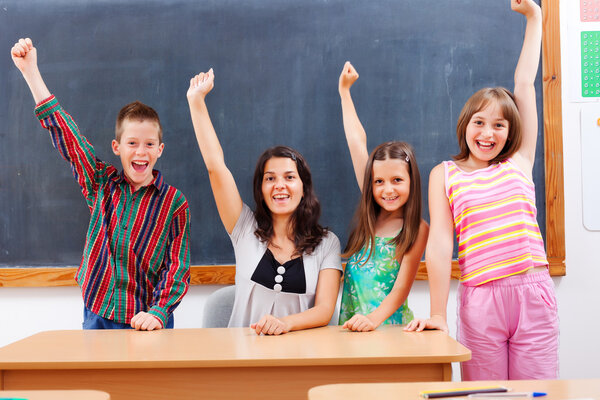 учитель и ученики в классе