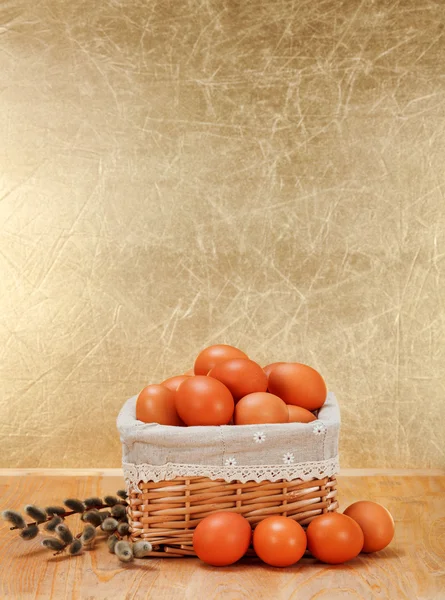 Brown eggs in basket — Stock Photo, Image