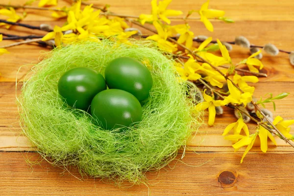 Groene eieren in nest — Stockfoto
