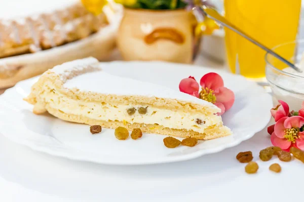 Rebanada de pastel de queso cuajada —  Fotos de Stock