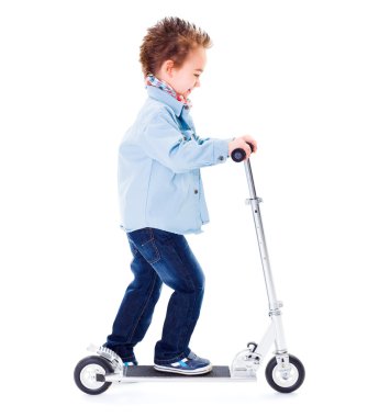 Çocuk scooter ile oynama
