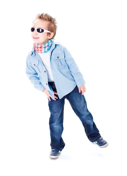 Χαριτωμένο μικρό αγόρι με γυαλιά ηλίου — Φωτογραφία Αρχείου