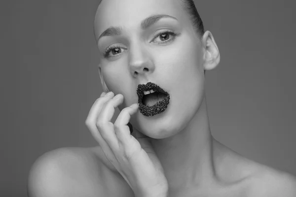 Model with black caviare — Stock Photo, Image