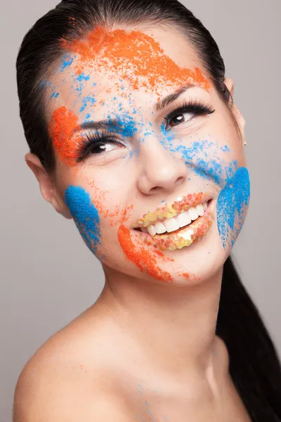 Faceart met droge poeder kleuren — Stockfoto