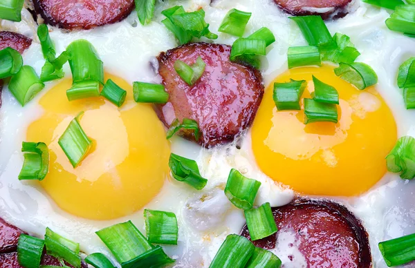 Uova fritte con salsiccia — Foto Stock