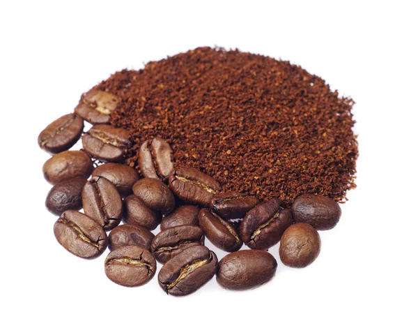 Granos de café y café molido — Foto de Stock
