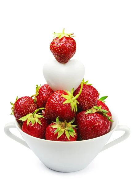신선한 딸기와 심장 — 스톡 사진