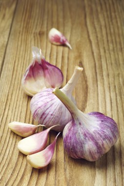 taze sarımsak ve karanfil