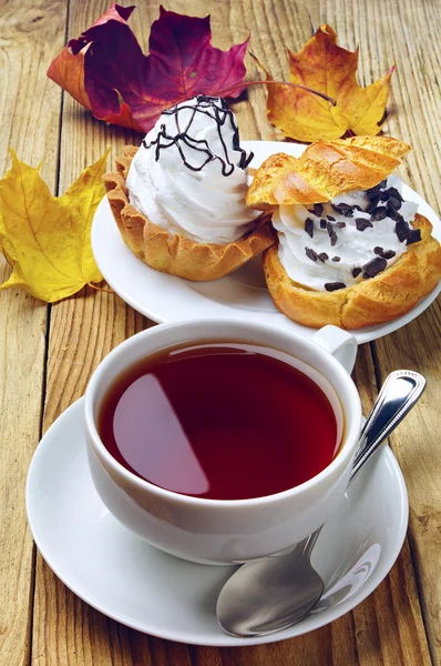 Taza de té y pasteles — Foto de Stock