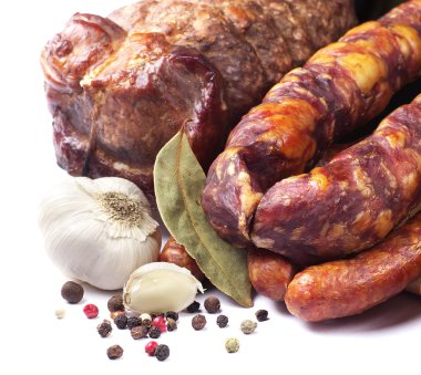 Tütsülenmiş sosis ve et