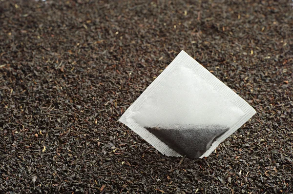 Black tea and tea bag — Stock Photo, Image