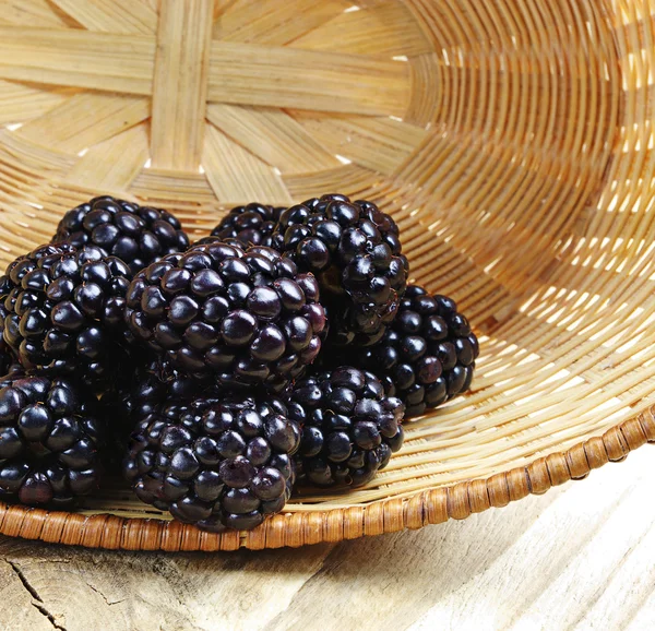 Blackberries in basket — Stock Photo, Image