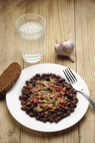 グレーの豆とソーセージ — ストック写真