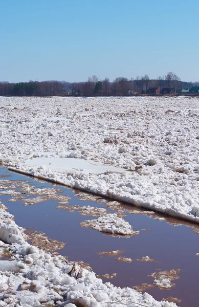 Deriva de hielo en el río — Foto de Stock