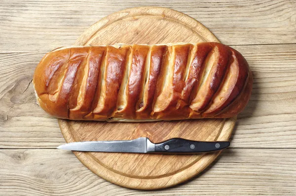Pane di pane bianco e coltello — Foto Stock