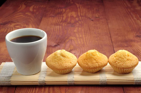 Cupcake e xícara de café — Fotografia de Stock