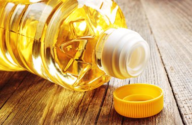 bitkisel yağ içinde plastik şişe portre