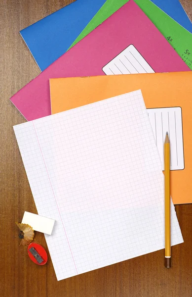 Exercise books and a single clean sheet — Stock Photo, Image