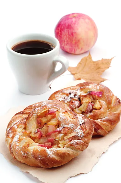 Buns com maçã e xícara de café — Fotografia de Stock