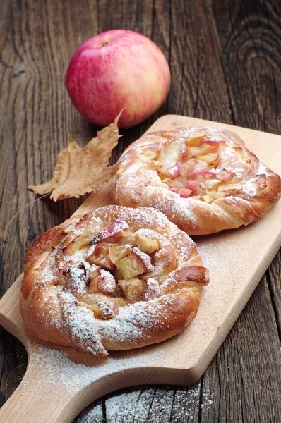 Bollos dulces con manzana —  Fotos de Stock