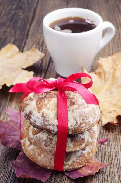 Pan de jengibre y taza de café —  Fotos de Stock