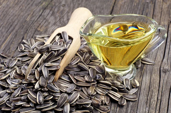 Sunflower seeds and oil — Stock Photo, Image