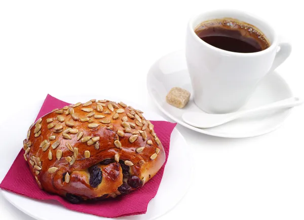 Bollos con pasas y semillas de girasol con café —  Fotos de Stock