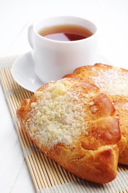 iki tatlı çörek ve çay