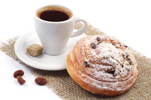 Bollo y taza de café — Foto de Stock