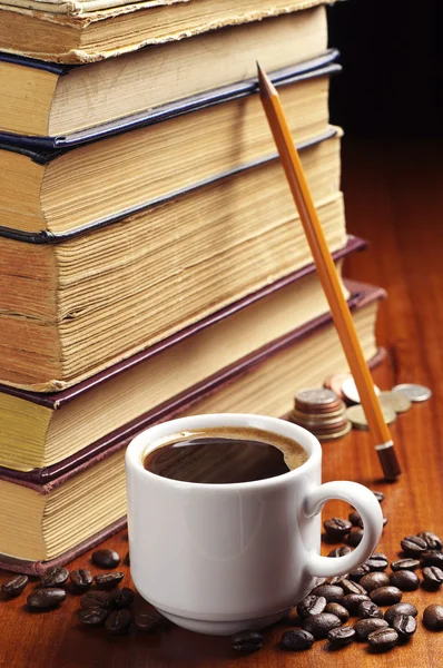 Cup of coffee and old books — Stock Photo, Image