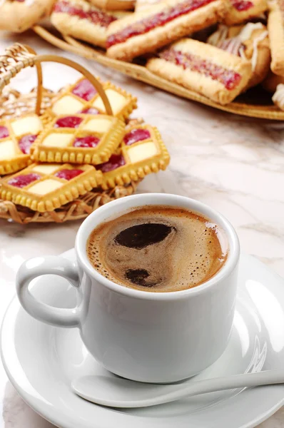 Xícara de café e biscoitos — Fotografia de Stock