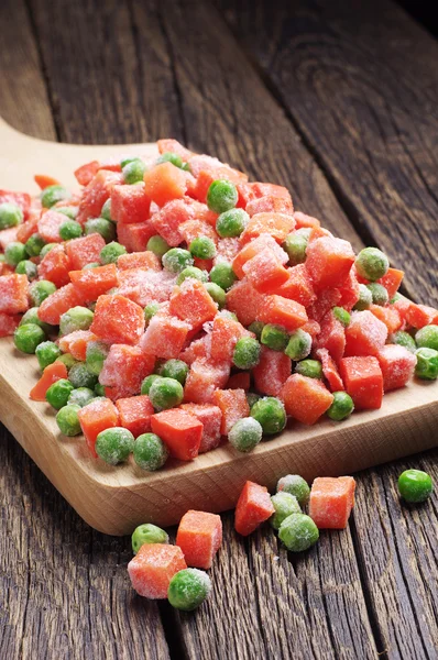 Frozen carrots and peas — Stock Photo, Image