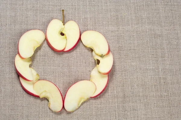 Szeletelt alma, szív alakú — Stock Fotó