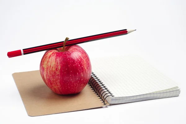 Cuaderno, lápiz y manzana — Foto de Stock