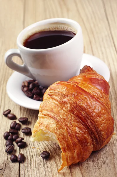 Croissants en koffie — Stockfoto