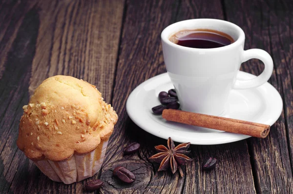 Kaffe och muffin — Stockfoto