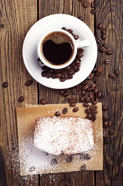 Filiżankę kawy i ciastko — Zdjęcie stockowe