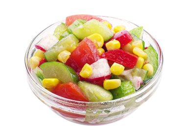 bir cam kase sebze salatası