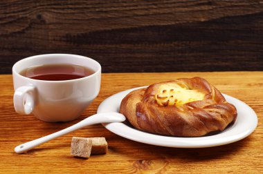 lezzetli çörek ve çay